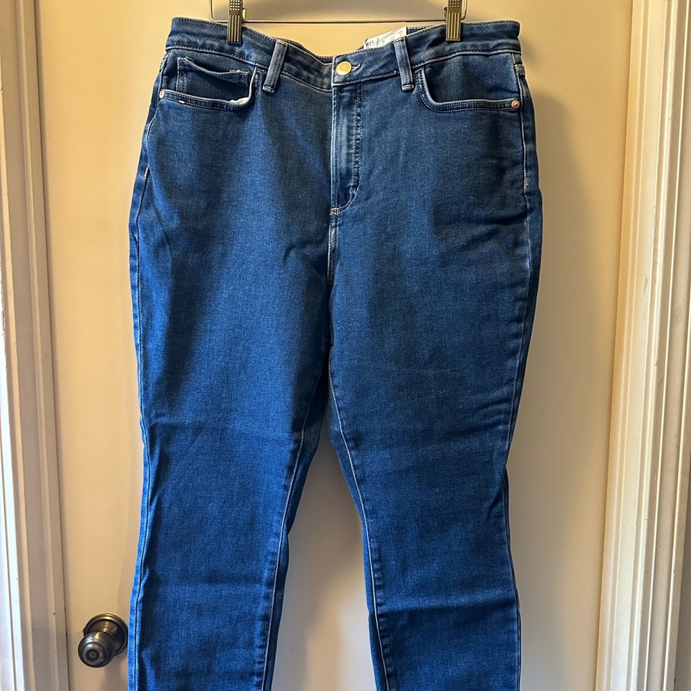 Lauren Conrad High Rise Skinny Ankle Jean in medium wash. Size 16. NWT.